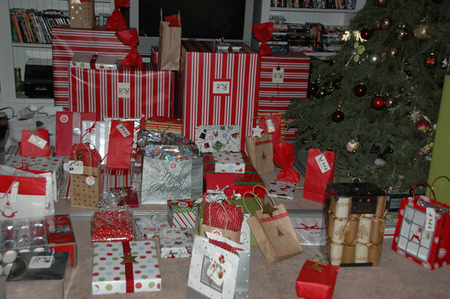 The presents and the tree on Christmas morning 2007. This is why Tom waited to leave our home: one more Christmas with us!