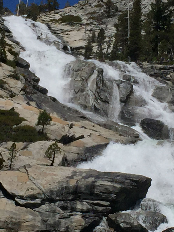 Tahoe-Pyramid-falls-upper